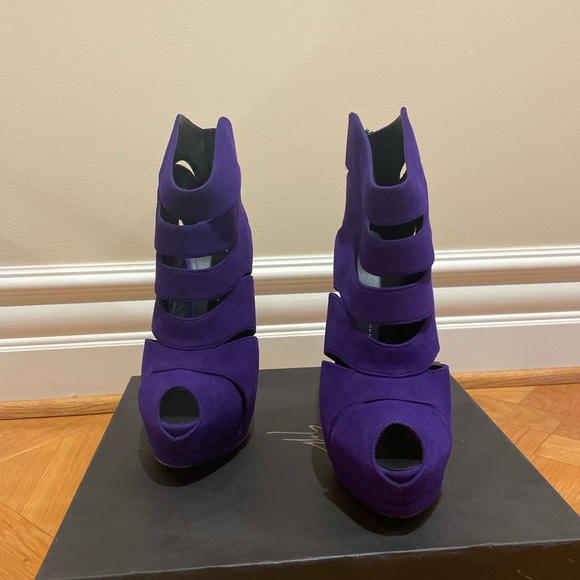 Brand new, never worn Giuseppe Zanotti platform heel in purple - Picture 2 of 9